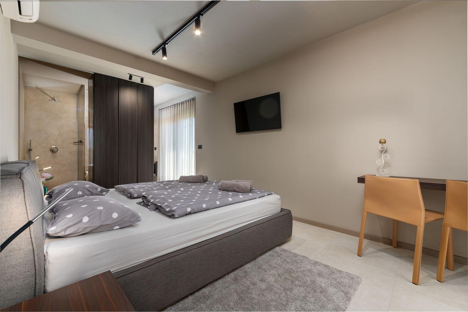 Ferienhaus Noble Strandnahe Mit Meerblick, Privatpool, Gym, Nur 700 Meter Zum