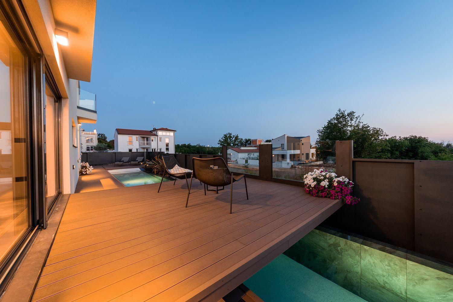 Noble Strandnahe Mit Meerblick, Privatpool, Gym, Nur 700 Meter Zum Poreč