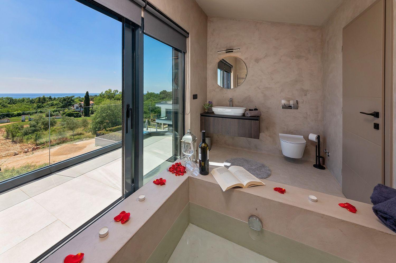 Ferienhaus Noble Strandnahe Mit Meerblick, Privatpool, Gym, Nur 700 Meter Zum Poreč