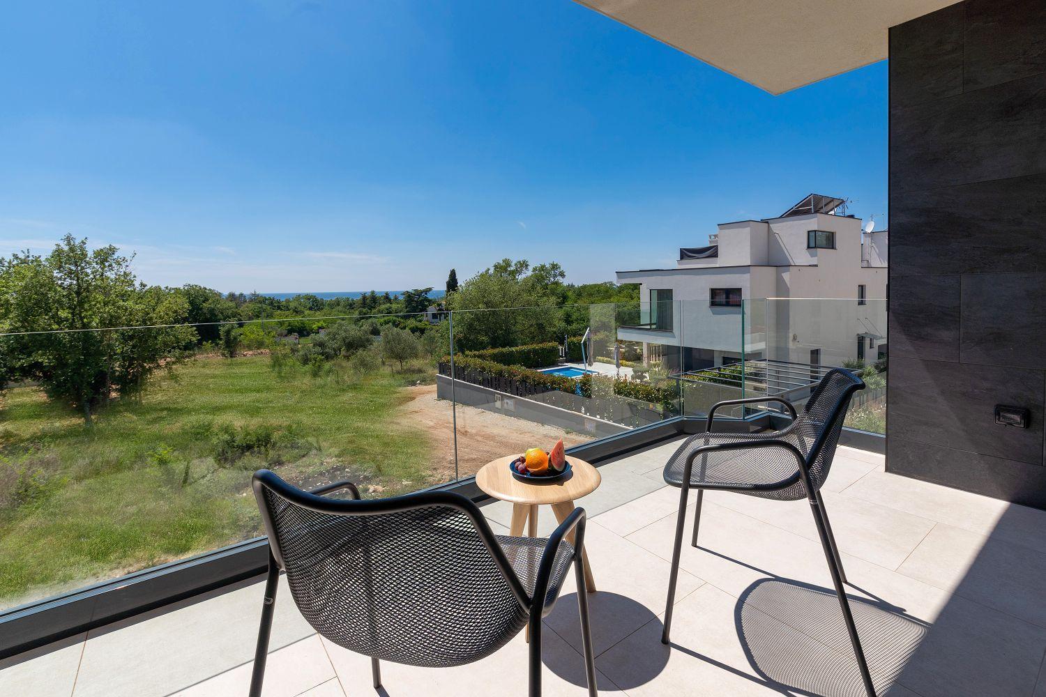 Ferienhaus Noble Strandnahe Mit Meerblick, Privatpool, Gym, Nur 700 Meter Zum Poreč