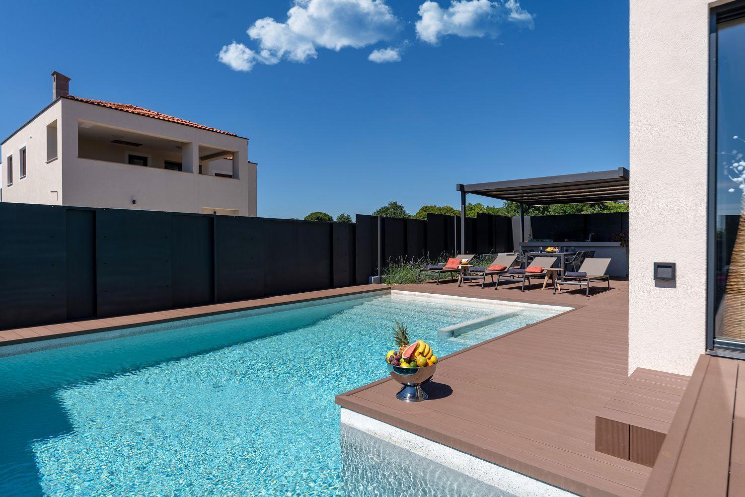 Noble Strandnahe Mit Meerblick, Privatpool, Gym, Nur 700 Meter Zum Poreč