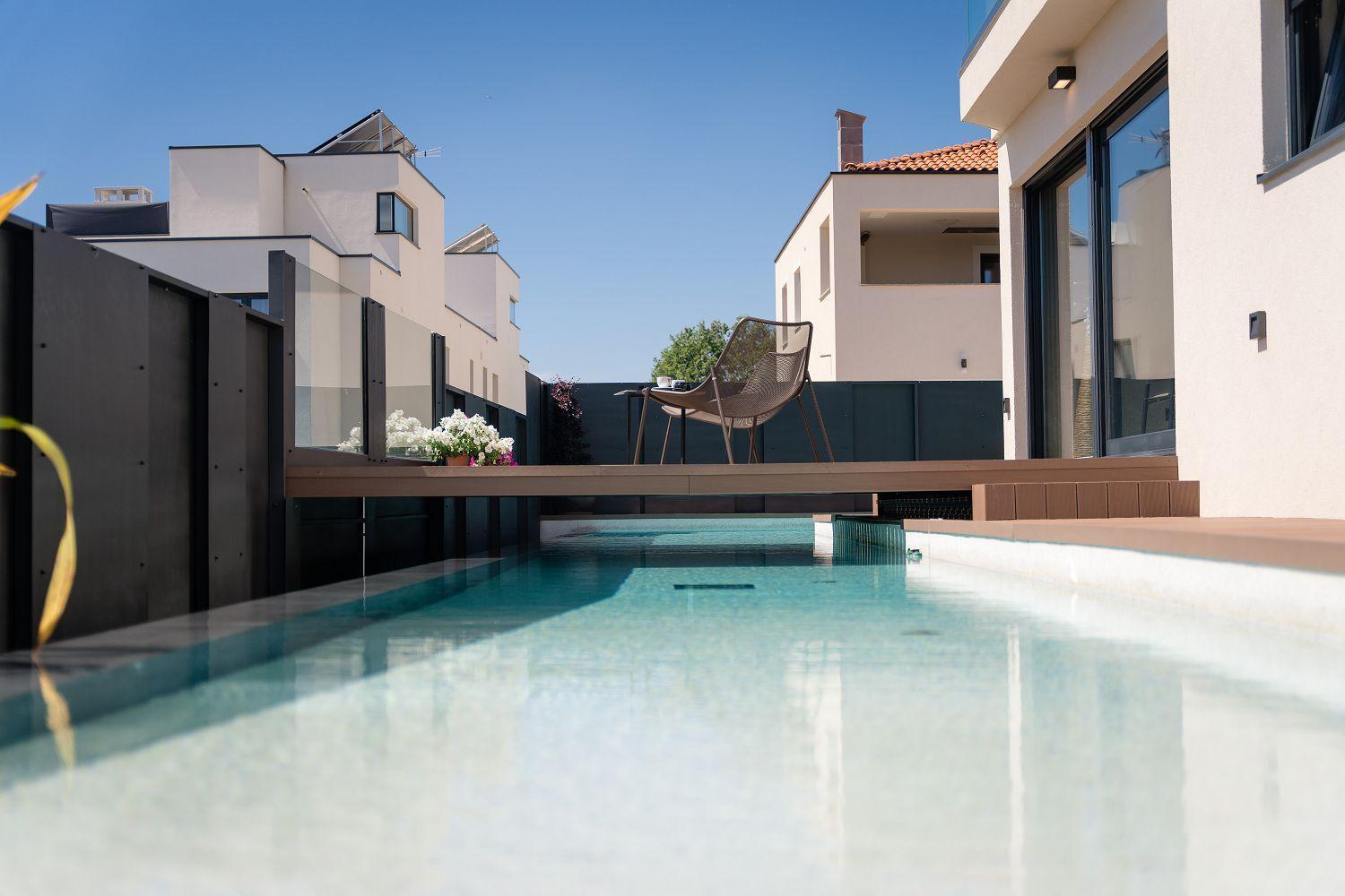 Ferienhaus Noble Strandnahe Mit Meerblick, Privatpool, Gym, Nur 700 Meter Zum Poreč