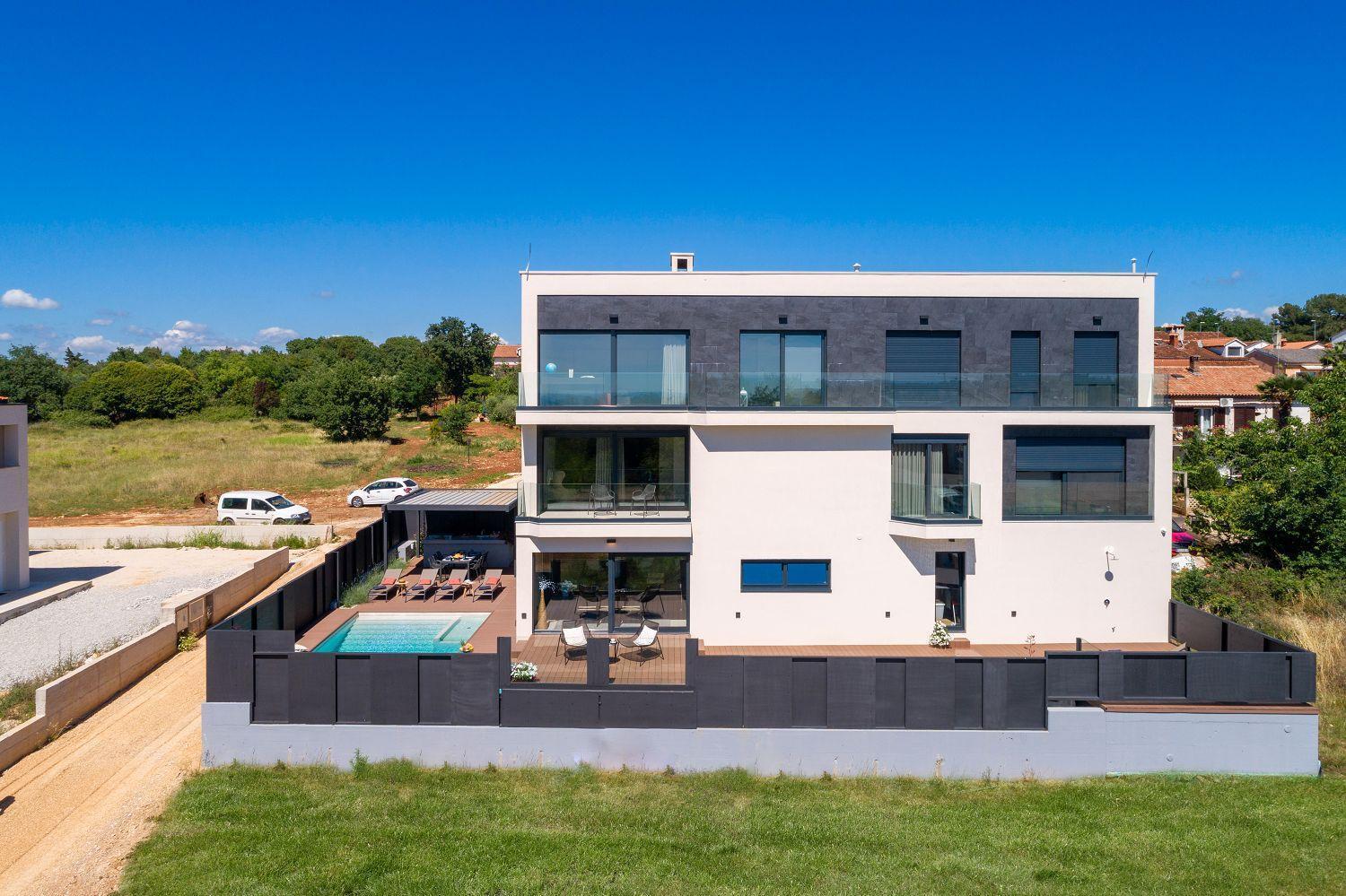 Noble Strandnahe Mit Meerblick, Privatpool, Gym, Nur 700 Meter Zum *