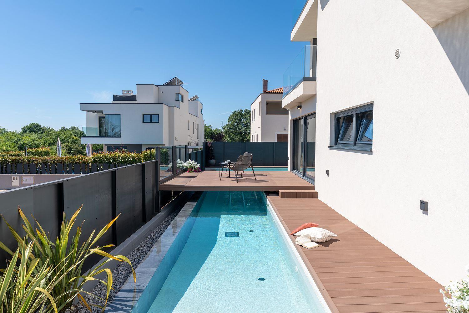 Noble Strandnahe Mit Meerblick, Privatpool, Gym, Nur 700 Meter Zum Vakantiehuis Poreč